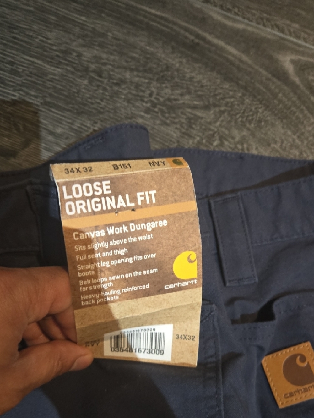 Carhartt Men's Cargo Pants in Navy with Logo Patch - Picture 2 of 2